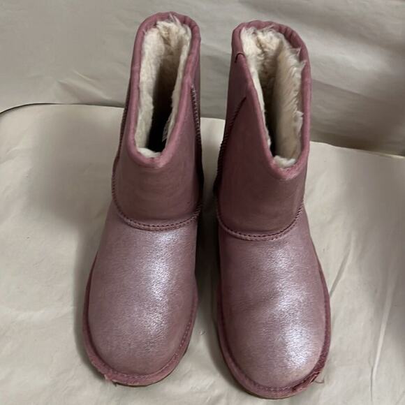 UGG AUSTRALIA CLASSIC SHORT 11 SHIMMER BOOTS SIZE‎ 2 - Picture 1 of 8